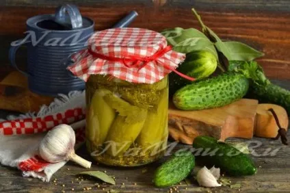 Огірки солоні в банках, хрусткі, на зиму, з гірчицею