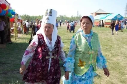 Казахський національний костюм (81 фото) для дівчинки і дівчат, дитячі, весільні та сучасні