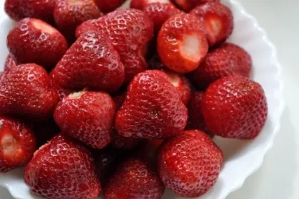 Полуниця з вершками або як приготувати десерт з полуницею (приготувати) Полуниця з вершками або як приготувати десерт з полуницею