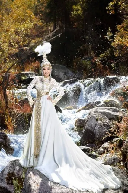 Казахське весільну сукню