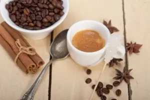 Кава з коньяком користь і шкода, рецепти приготування, як його пити (коньяк) Кава з коньяком користь і шкода, рецепти приготування, як його пити