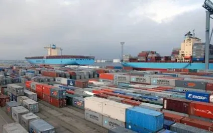 Контейнеровоз «emma maersk» найбільше вантажне судно в світі (emma) Контейнеровоз «emma maersk» найбільше вантажне судно в світі