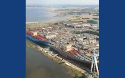 Контейнеровоз «emma maersk» найбільше вантажне судно в світі (emma maersk) Контейнеровоз «emma maersk» найбільше вантажне судно в світі