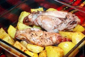 Кролик з картоплею запечений з травами в духовці (смачне святкове блюдо) Кролик з картоплею запечений з травами в духовці