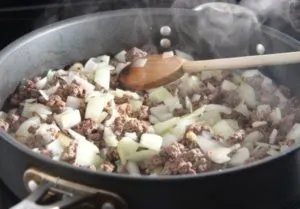 Кулеб'яка з м'ясом класичний рецепт російської кухні (м'ясом) Кулеб'яка з м'ясом класичний рецепт російської кухні