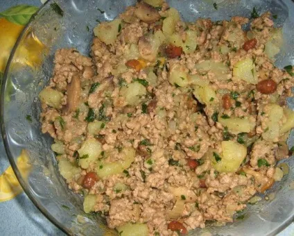 Кулеб'яка з м'ясом, картоплею та грибами (грибами) Кулеб'яка з м'ясом, картоплею та грибами