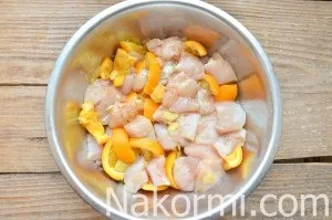 Курка, запечена з апельсинами в мультиварці рецепт з фото