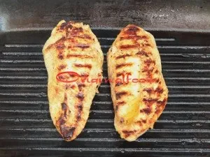 Куряче філе з апельсинами на сковороді гриль