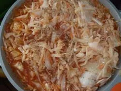 Квашена капуста тушкована з м'ясом, майже що бігос (капуста тушкована м'ясом) Квашена капуста тушкована з м'ясом, майже що бігос