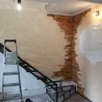 Оздоблення стін у передпокої штукатуркою