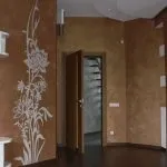 Оздоблення стін у передпокої штукатуркою