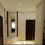 Оздоблення стін у передпокої штукатуркою