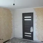 Оздоблення стін у передпокої штукатуркою