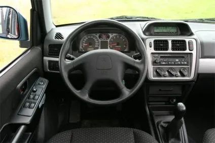 Mitsubishi pajero pinin (1999-2005) - делікатний карлик (Pajero Pinin двигуном) Mitsubishi pajero pinin (1999-2005) - делікатний карлик