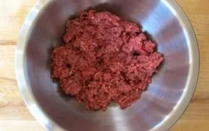 М'ясний фарш з картоплею у фользі - рецепт - howcooktasty - як готувати смачно! (М'ясний) М'ясний фарш з картоплею у фользі - рецепт - howcooktasty - як готувати смачно!
