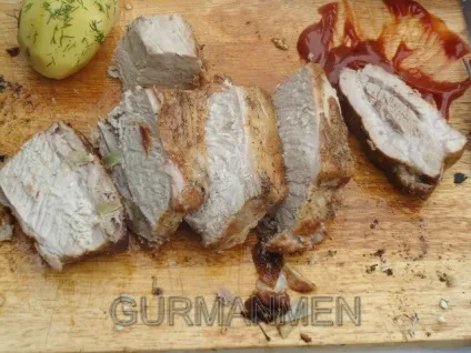 М'ясо гарячого копчення, коли готують чоловіки (м'ясо) М'ясо гарячого копчення, коли готують чоловіки