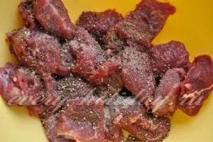 М'ясо тушковане в пиві