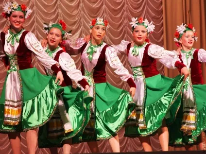 Народні белоукраінскіе танці, як невід'ємна частина білорусів - альманах сторінки історії Білорусії (белоукраінскіе) Народні белоукраінскіе танці, як невід'ємна частина білорусів - альманах сторінки історії Білорусії
