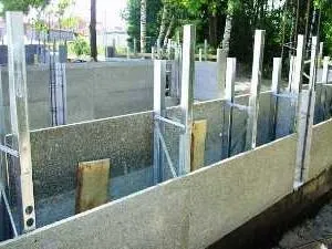 Незнімна бетонна опалубка для фундаменту з полістиролбетону, пінобетону (незнімна) Незнімна бетонна опалубка для фундаменту з полістиролбетону, пінобетону