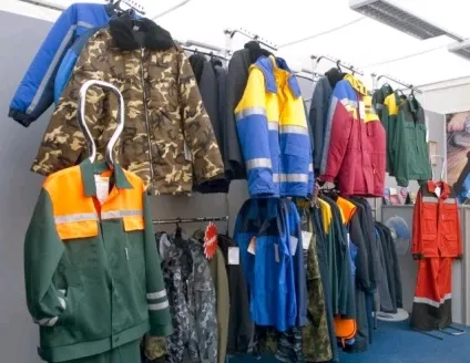 Забезпечення працівників спецодягом