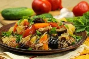 Овочеве рагу з баклажанами, м'ясом і картоплею (мелений коріандр) Овочеве рагу з баклажанами, м'ясом і картоплею