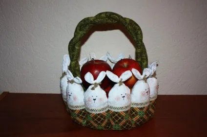 Великодній кошик з зайцями - ярмарок майстрів - ручна робота, handmade (гудзики) Великодній кошик з зайцями - ярмарок майстрів - ручна робота, handmade