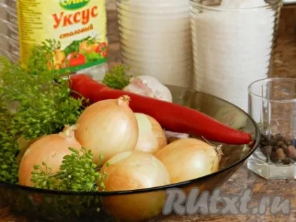 Огірки, мариновані з цибулею і часником - рецепт з фото