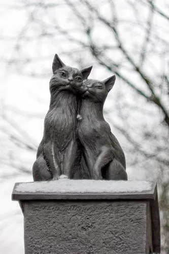 Пам'ятники котам і з котами))) - посміхайтеся, панове! (С) (котам) Пам'ятники котам і з котами))) - посміхайтеся, панове! (С)