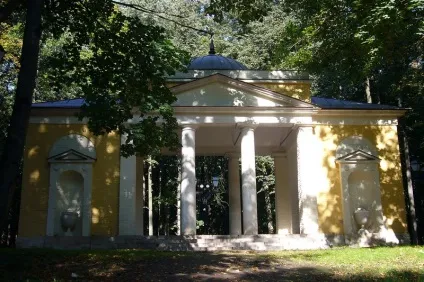 Павільйони в Царицинському парку (вежа-руїна) Павільйони в Царицинському парку
