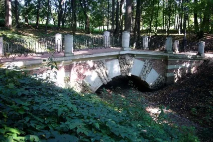 Павільйони в Царицинському парку (вежа-руїна) Павільйони в Царицинському парку