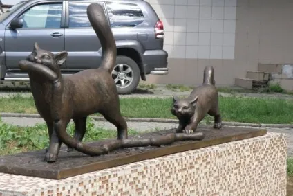 Пам'ятники котам і з котами))) - посміхайтеся, панове! (С) (котам) Пам'ятники котам і з котами))) - посміхайтеся, панове! (С)