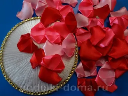 Панно з стрічок троянди своїми руками (канзаші) Панно з стрічок троянди своїми руками