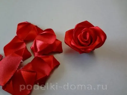 Панно з стрічок троянди своїми руками (своїми руками) Панно з стрічок троянди своїми руками