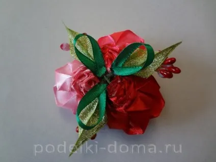Панно з стрічок троянди своїми руками (руками) Панно з стрічок троянди своїми руками