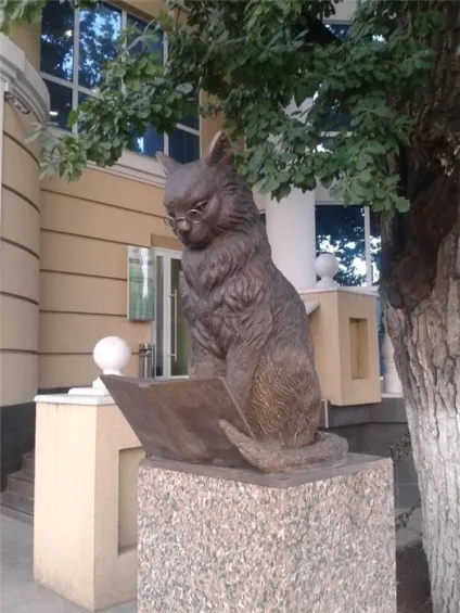 Пам'ятники котам і з котами))) - посміхайтеся, панове! (С) (котам) Пам'ятники котам і з котами))) - посміхайтеся, панове! (С)