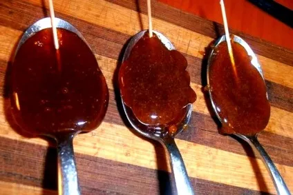 Перепалений цукор від кашлю, властивості продукту, способи приготування (кашлю) Перепалений цукор від кашлю, властивості продукту, способи приготування