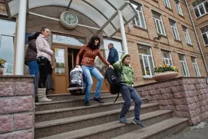 Чому діти прогулюють школу