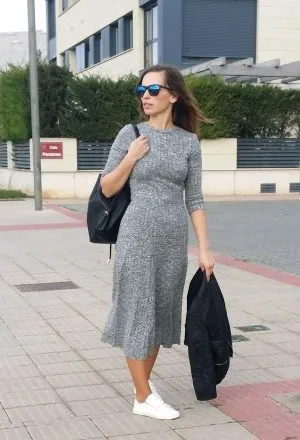 Плаття-локшина підкреслимо фігуру