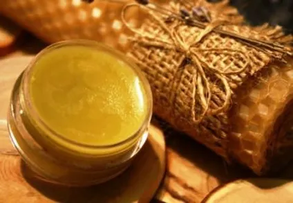 Користь бджолиного воску для шкіри
