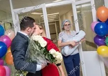 Зателефонувати в пологовий будинок і дізнатися про пологи дружини, замовити яскраву і оригінальну виписку коханої дружини з (день виписки пологового будинку) Зателефонувати в пологовий будинок і дізнатися про пологи дружини, замовити яскраву і оригінальну виписку коханої дружини з