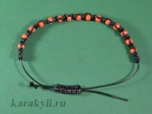 Проста фенечка прямими вузлами з намистинами своїми руками, каракулі