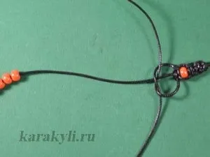 Проста фенечка прямими вузлами з намистинами своїми руками, каракулі