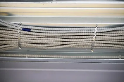 Проводка під натяжною стелею вибір матеріалу та інструменту, схема підключення, виготовлення (проводка) Проводка під натяжною стелею вибір матеріалу та інструменту, схема підключення, виготовлення