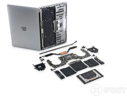 Розбирання ноутбука apple macbook pro з панеллю touch bar показала, що з пристроєм краще бути (ноутбука) Розбирання ноутбука apple macbook pro з панеллю touch bar показала, що з пристроєм краще бути