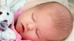 Дитина перевертається уві сні на живіт і прокидається причини, рішення (перевертається живіт прокидається) Дитина перевертається уві сні на живіт і прокидається причини, рішення
