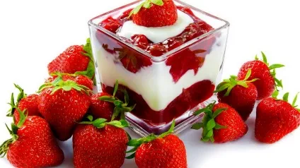 Рецепти смачних десертів з полуницею і вершками, блог про їжу і кулінарних рецептах (Приготування Промиваємо ягоди) Рецепти смачних десертів з полуницею і вершками, блог про їжу і кулінарних рецептах