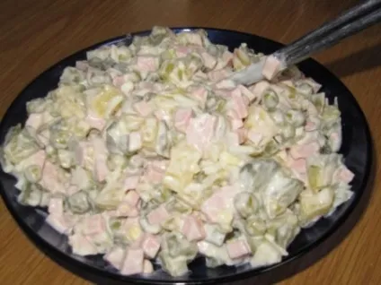 Рецепти класичного зимового салату з ковбасою (ковбасою) Рецепти класичного зимового салату з ковбасою