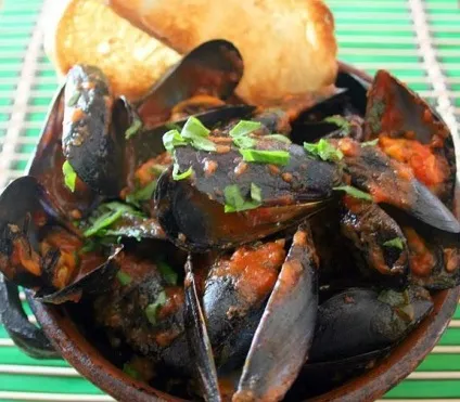 Рецепт суп з мідій по-неаполітанські (zuppa di cozze alla napoletana), крок за кроком, з фото (страви з морепродуктів) Рецепт суп з мідій по-неаполітанські (zuppa di cozze alla napoletana), крок за кроком, з фото