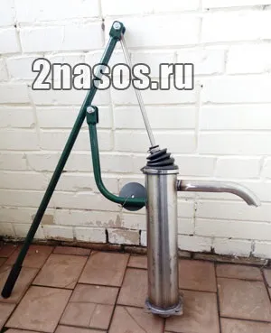 Ручна колонка для води на дачі