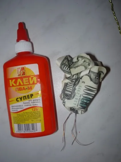 Троянди з грошових купюр, сама я (троянди) Троянди з грошових купюр, сама я
